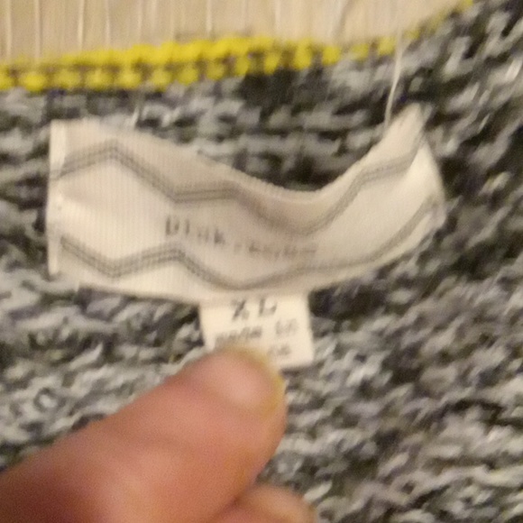 Pink rose black and  gray striped extra large sweater - Picture 4 of 4